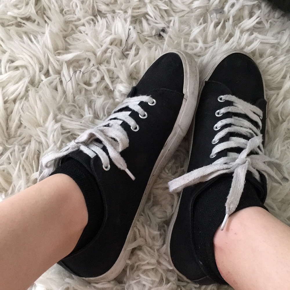 Black like converse lace sneakers